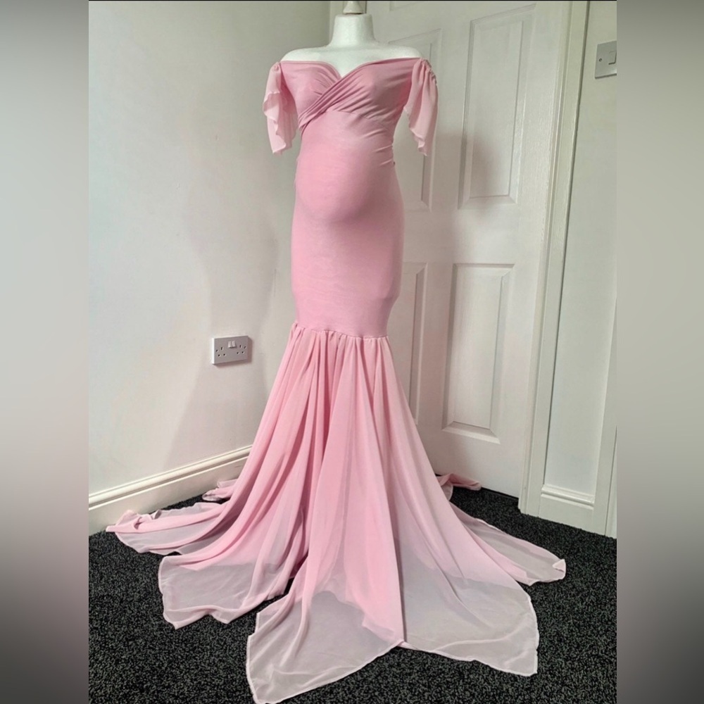 Bubble gum pink‎ maternity gown